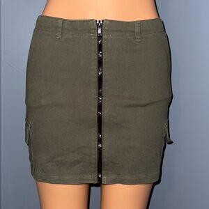 Rue 21 Olive Green Cargo Mini Skirt – Size Medium